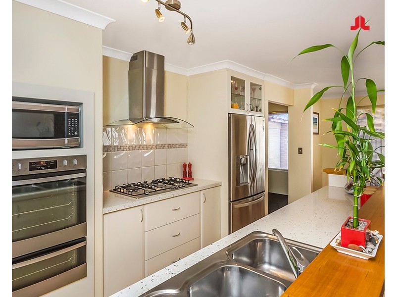 81 La Spezia Dr, Secret Harbour WA 6173