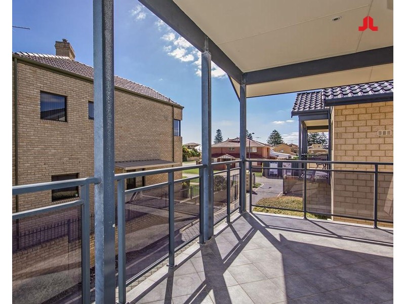 2/3 Fraser Street, Rockingham WA 6168