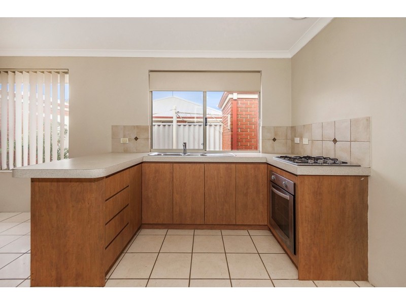 8/4 Moreton Crescent, Warnbro WA 6169