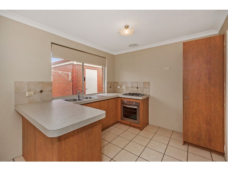 8/4 Moreton Crescent, Warnbro WA 6169