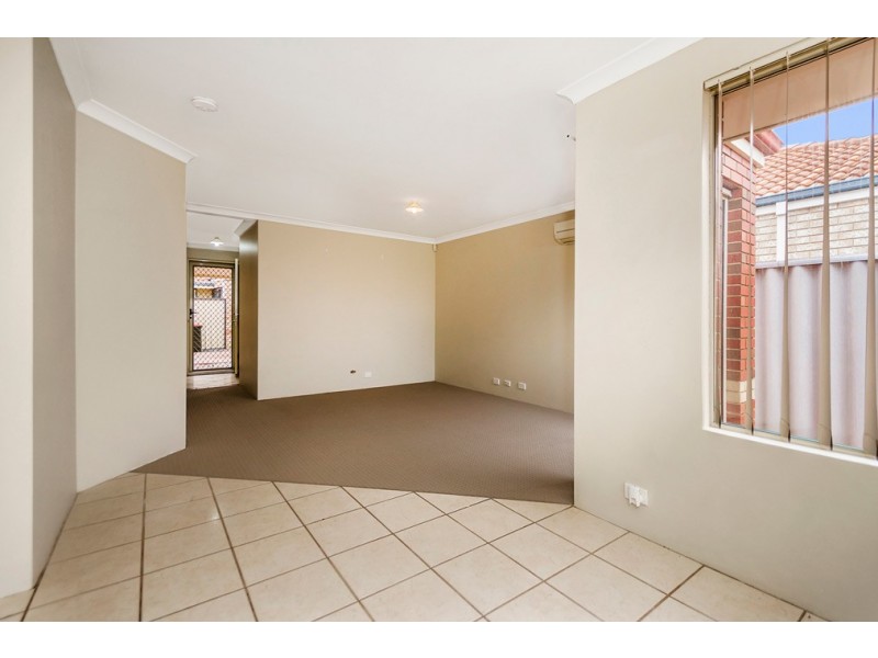 8/4 Moreton Crescent, Warnbro WA 6169
