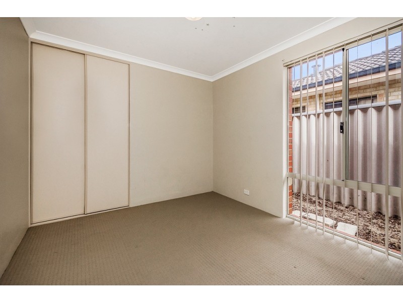 8/4 Moreton Crescent, Warnbro WA 6169