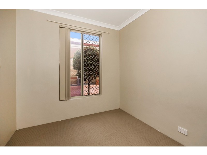 8/4 Moreton Crescent, Warnbro WA 6169