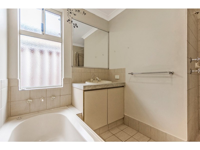 8/4 Moreton Crescent, Warnbro WA 6169