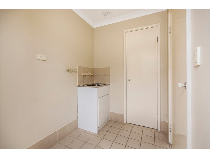8/4 Moreton Crescent, Warnbro WA 6169