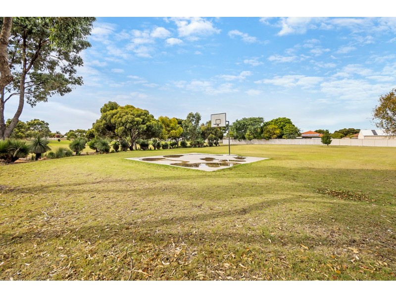 8/4 Moreton Crescent, Warnbro WA 6169