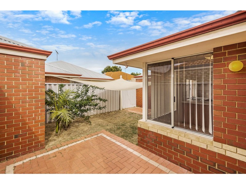 8/4 Moreton Crescent, Warnbro WA 6169