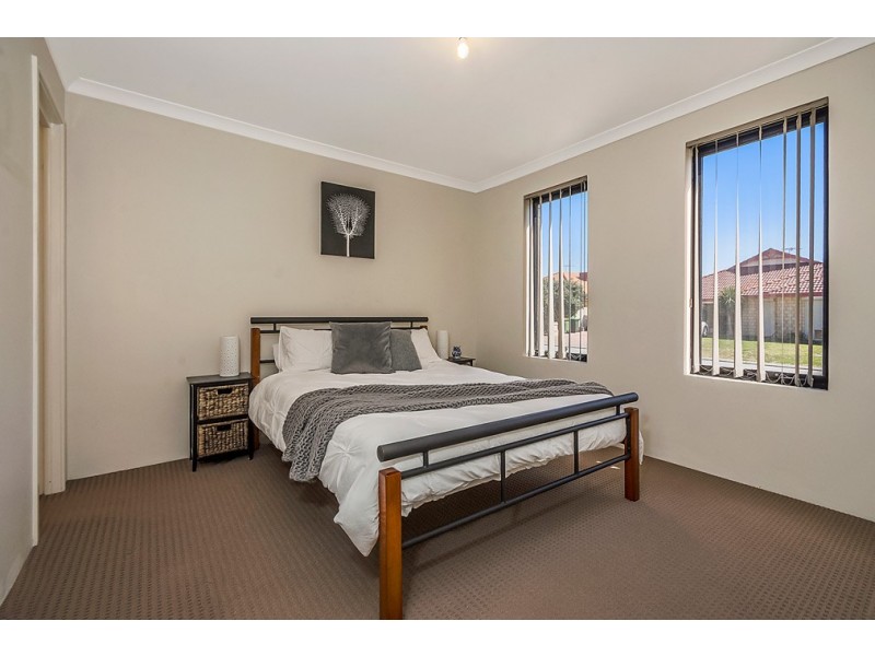 17 Knutsford Crescent, Port Kennedy WA 6172