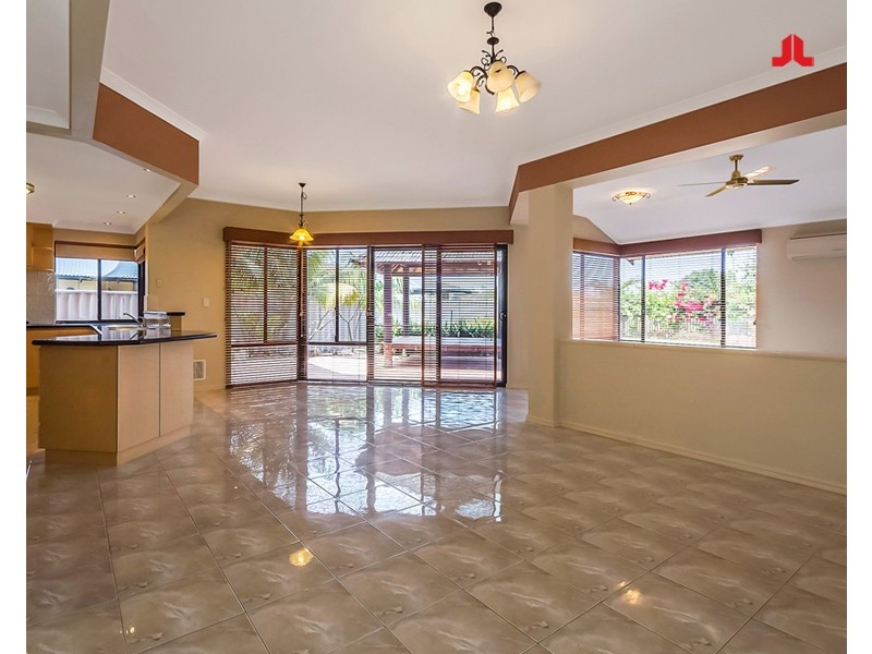 15 Camargue Green, Secret Harbour WA 6173