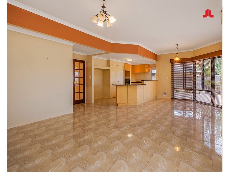 15 Camargue Green, Secret Harbour WA 6173