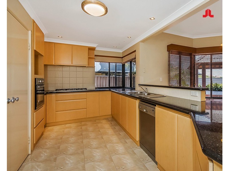 15 Camargue Green, Secret Harbour WA 6173