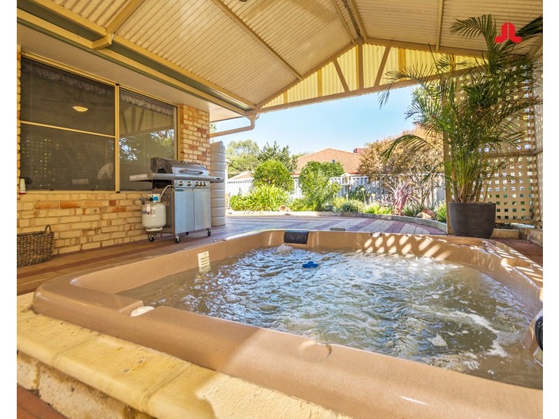 4 Gun Court, Leda WA 6170