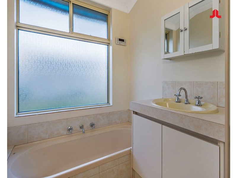 23 Silkhurst Crescent, Warnbro WA 6169