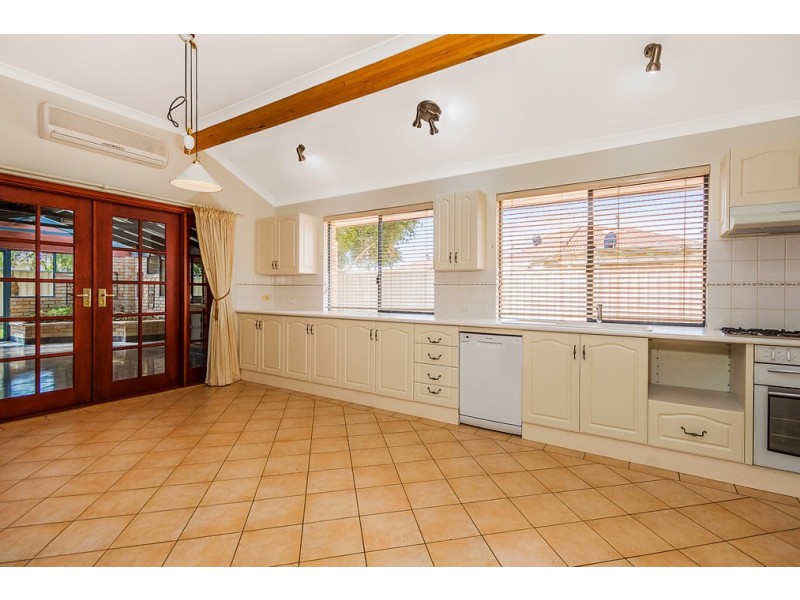 12 Porpoise Grove, Waikiki WA 6169