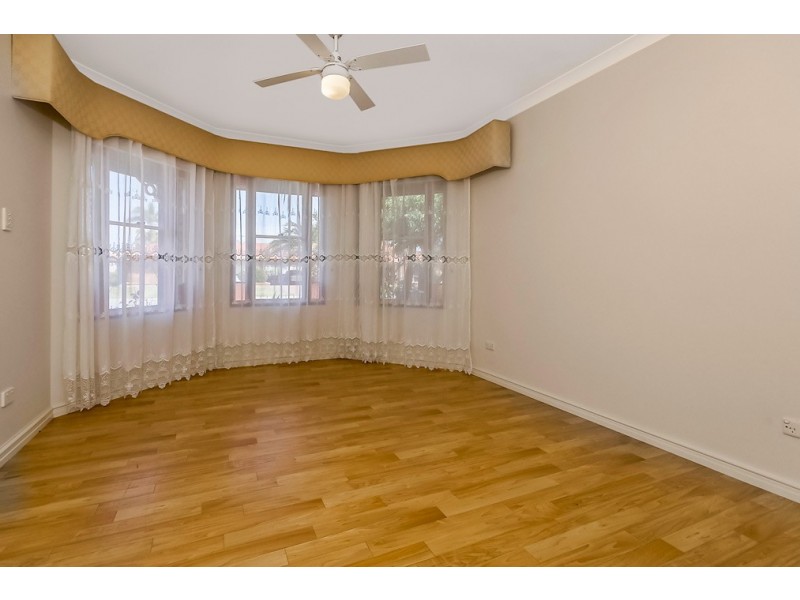 12 Porpoise Grove, Waikiki WA 6169