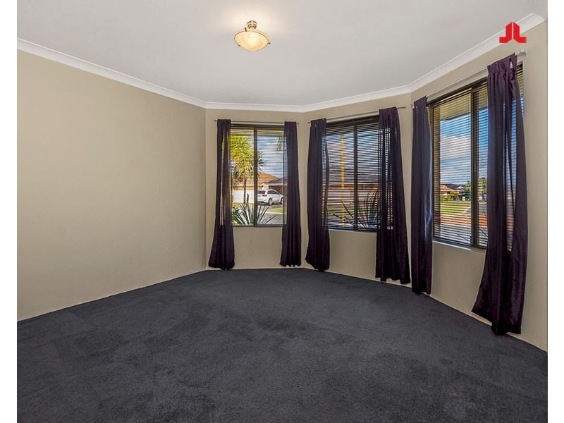 18 Laguardia Loop, Port Kennedy WA 6172