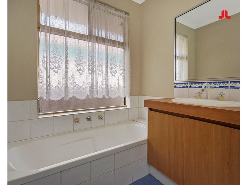 18 Laguardia Loop, Port Kennedy WA 6172