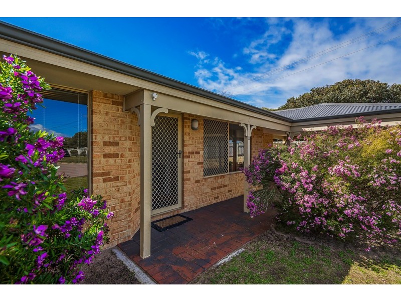 11 Narbonne Gardens, Port Kennedy WA 6172