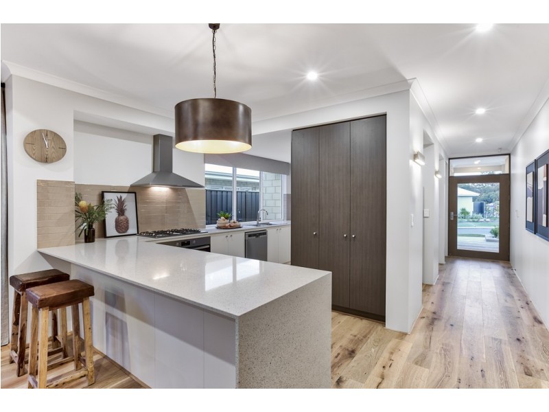 21 Gooljak Rise, Lakelands WA 6180