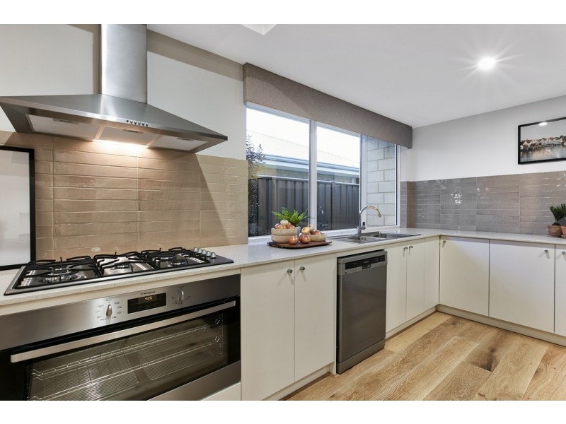 21 Gooljak Rise, Lakelands WA 6180