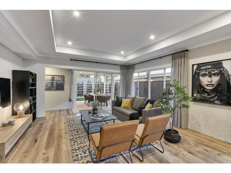 21 Gooljak Rise, Lakelands WA 6180