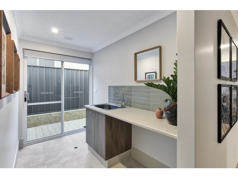 21 Gooljak Rise, Lakelands WA 6180