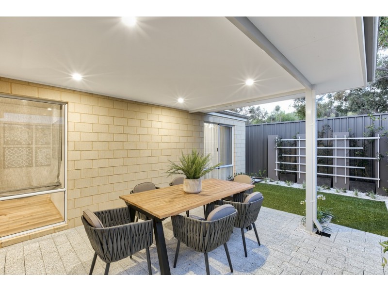21 Gooljak Rise, Lakelands WA 6180