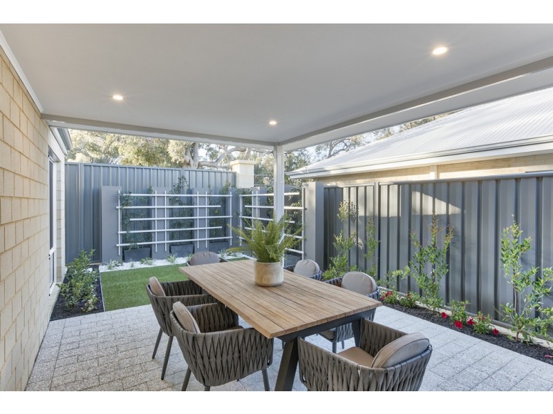 21 Gooljak Rise, Lakelands WA 6180