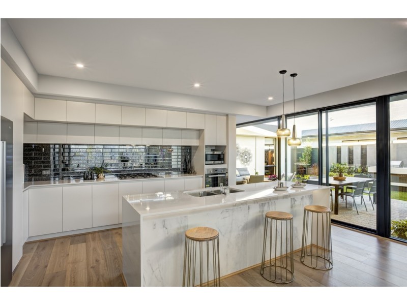 9 Barakee Road, Wandi WA 6167
