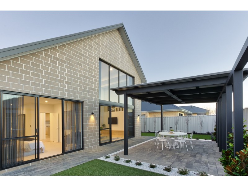 25 Calella Loop, Piara Waters WA 6112