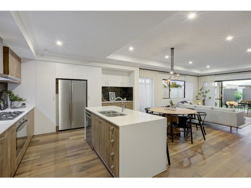 27 Calella Loop, Piara Waters WA 6112