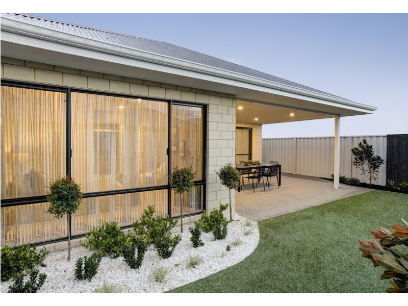 27 Calella Loop, Piara Waters WA 6112
