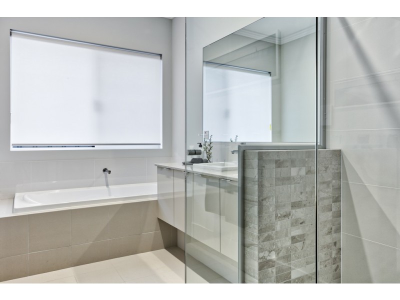 3 Gooljak Rise, Lakelands WA 6180