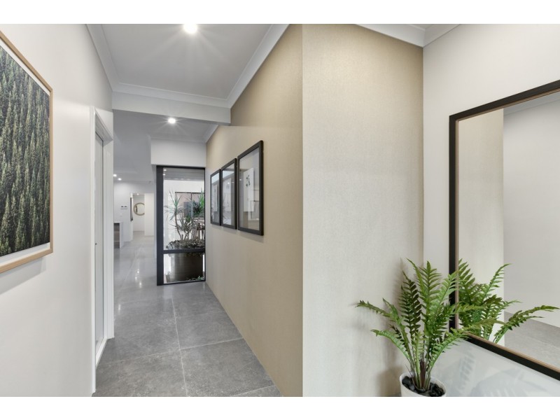 6 Gooljak Rise, Lakelands WA 6180