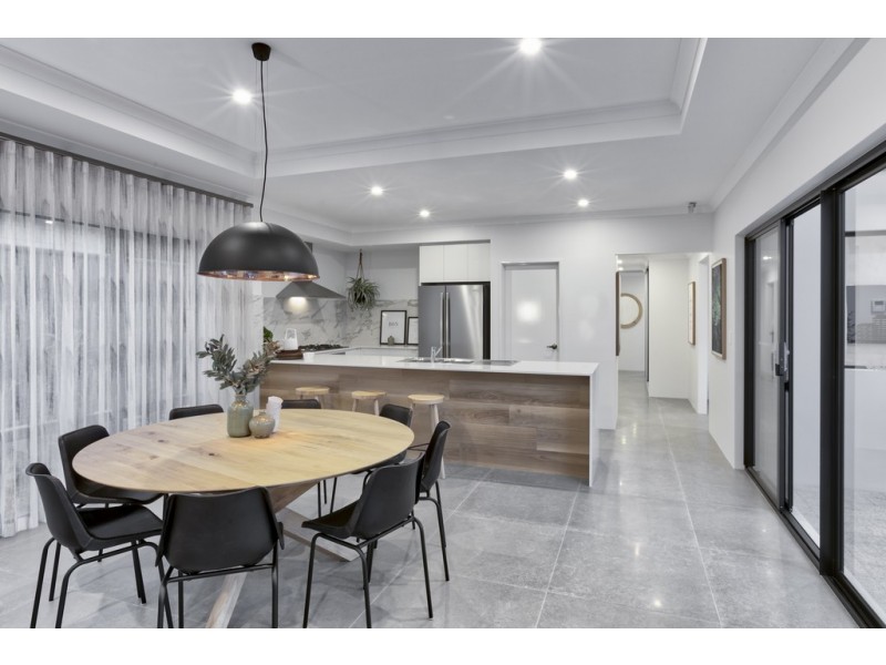 6 Gooljak Rise, Lakelands WA 6180