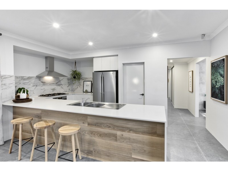 6 Gooljak Rise, Lakelands WA 6180