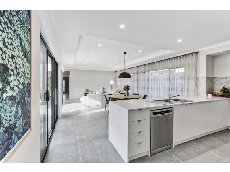 6 Gooljak Rise, Lakelands WA 6180