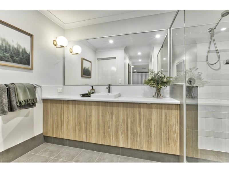 6 Gooljak Rise, Lakelands WA 6180