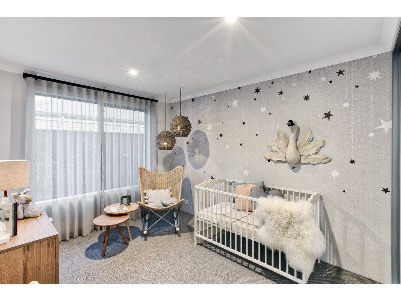 6 Gooljak Rise, Lakelands WA 6180