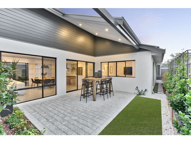 6 Gooljak Rise, Lakelands WA 6180
