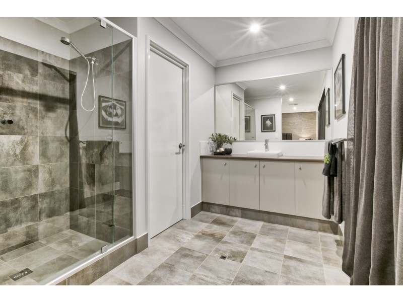 8 Quinn Street, Midvale WA 6056
