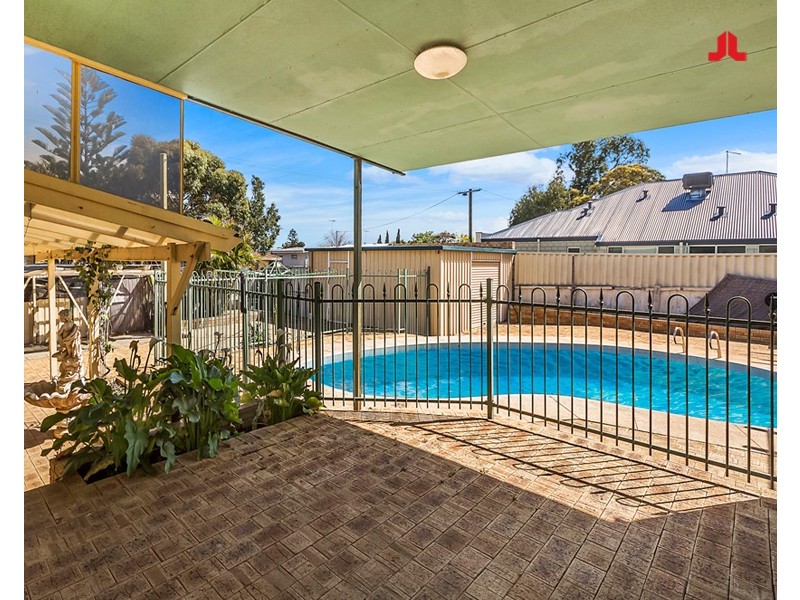 82 Leighton Road, Halls Head WA 6210