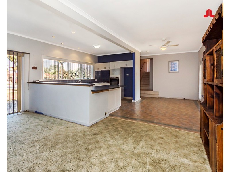 82 Leighton Road, Halls Head WA 6210