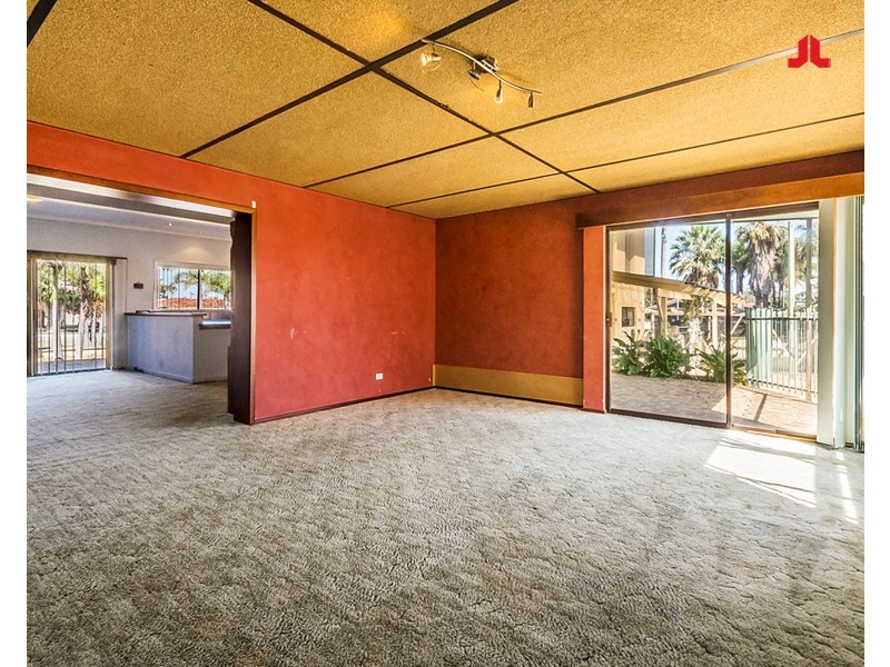 82 Leighton Road, Halls Head WA 6210