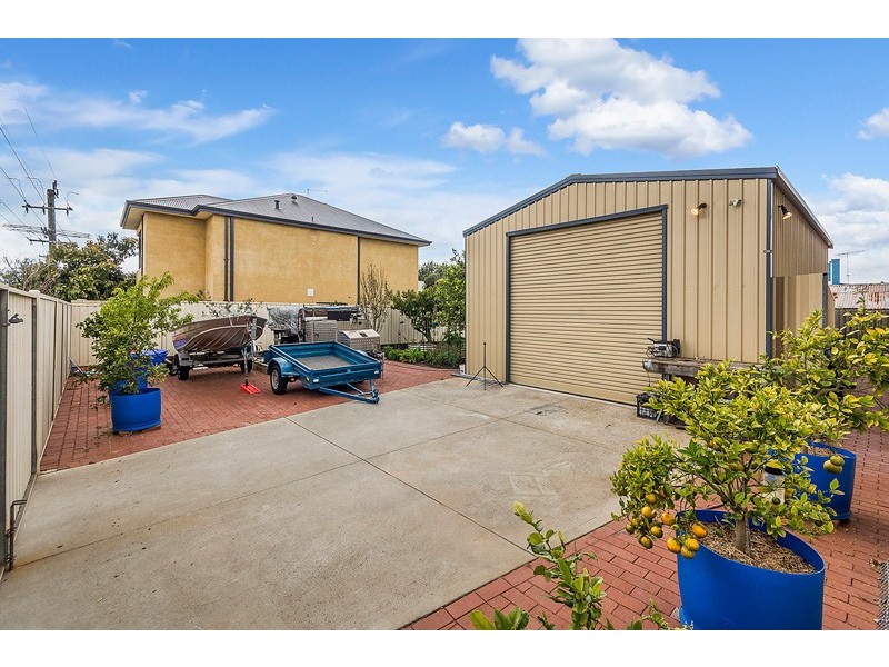 17 Weld Street, Rockingham WA 6168