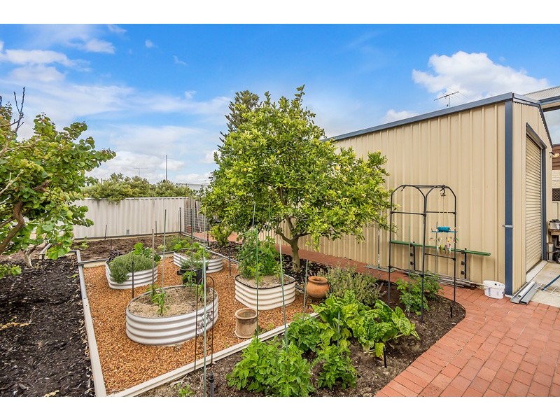 17 Weld Street, Rockingham WA 6168