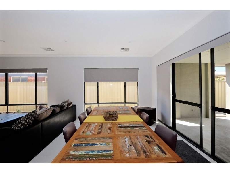 184 Badgerup Avenue, Lakelands WA 6180