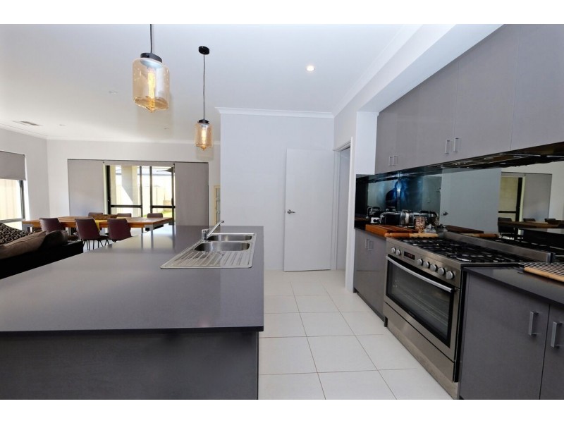 184 Badgerup Avenue, Lakelands WA 6180