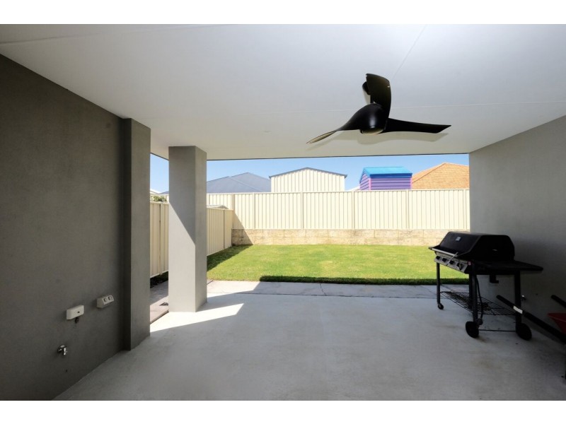 184 Badgerup Avenue, Lakelands WA 6180