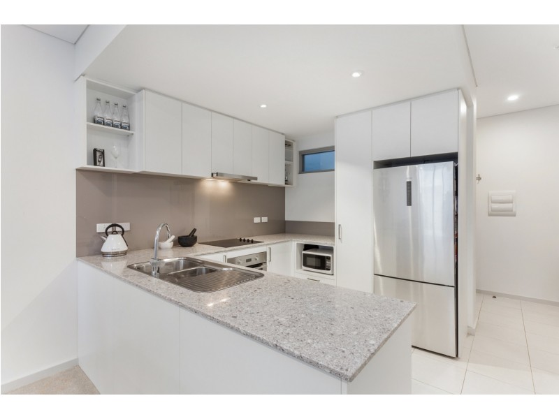 2/95 Chalgrove Avenue, Rockingham WA 6168